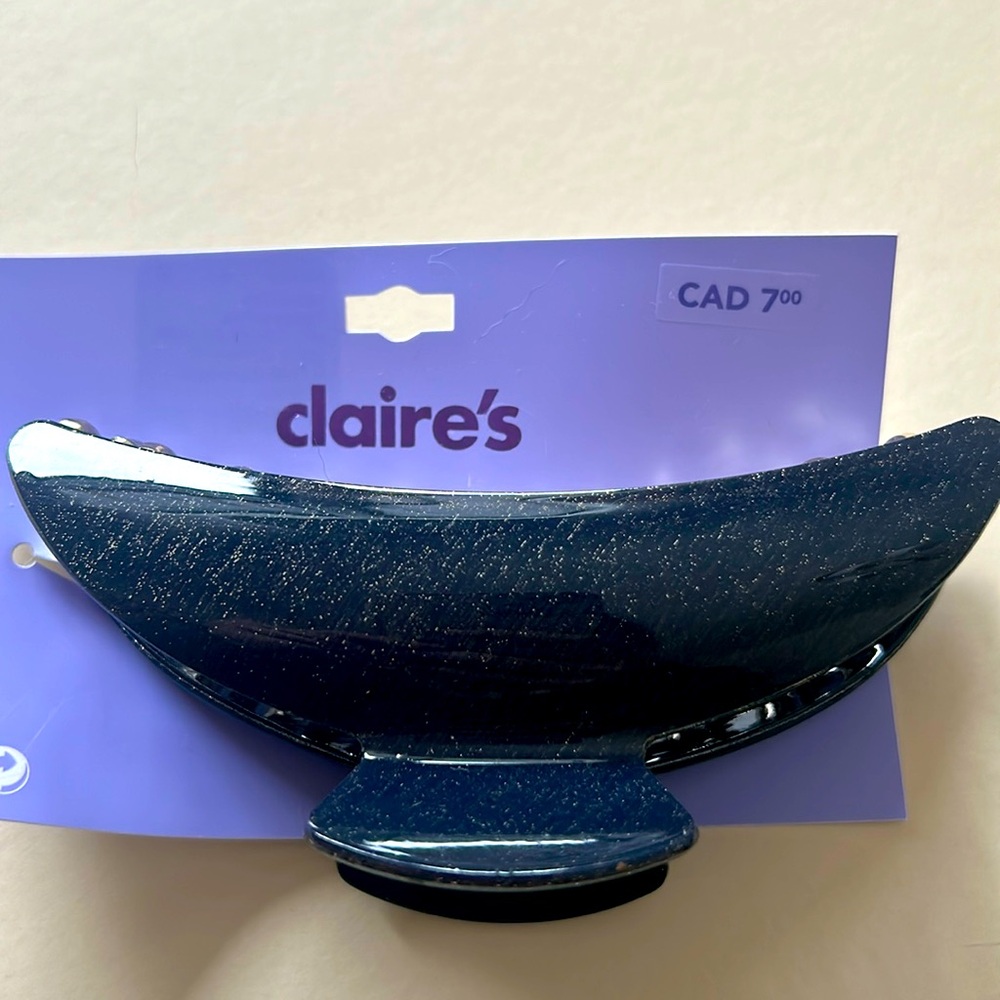 Gold and black hairclip